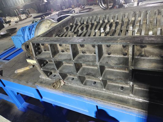 8000KG Dual-Shaft Shredder for Wood Scraps Food Beverage Shops' Must-Have Equipment
